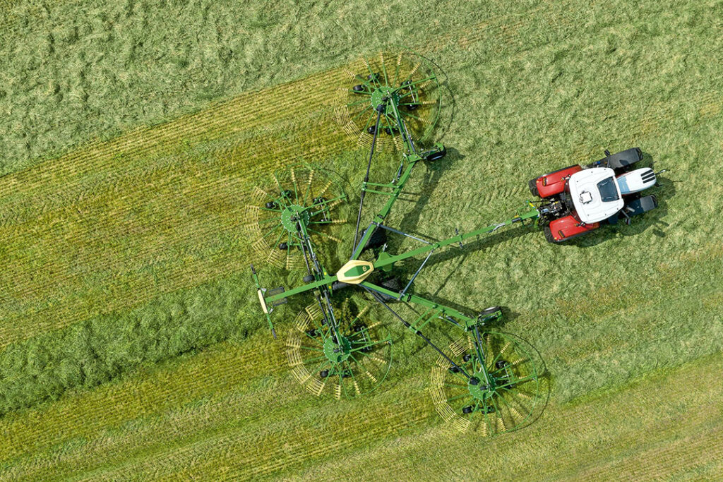Ten opzichte van andere harken in het vierrotorsegment is de bouwwijze van de Krone Swadro TC 1570 uniek. Het V-frame met loopwielen naast de voorste rotors geeft een uiterst stabiele loop.